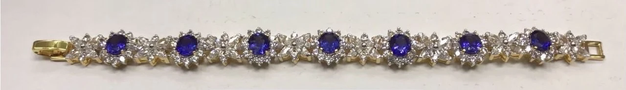 สร้อยข้อมือพลอยไพลินล้อมเพชร
