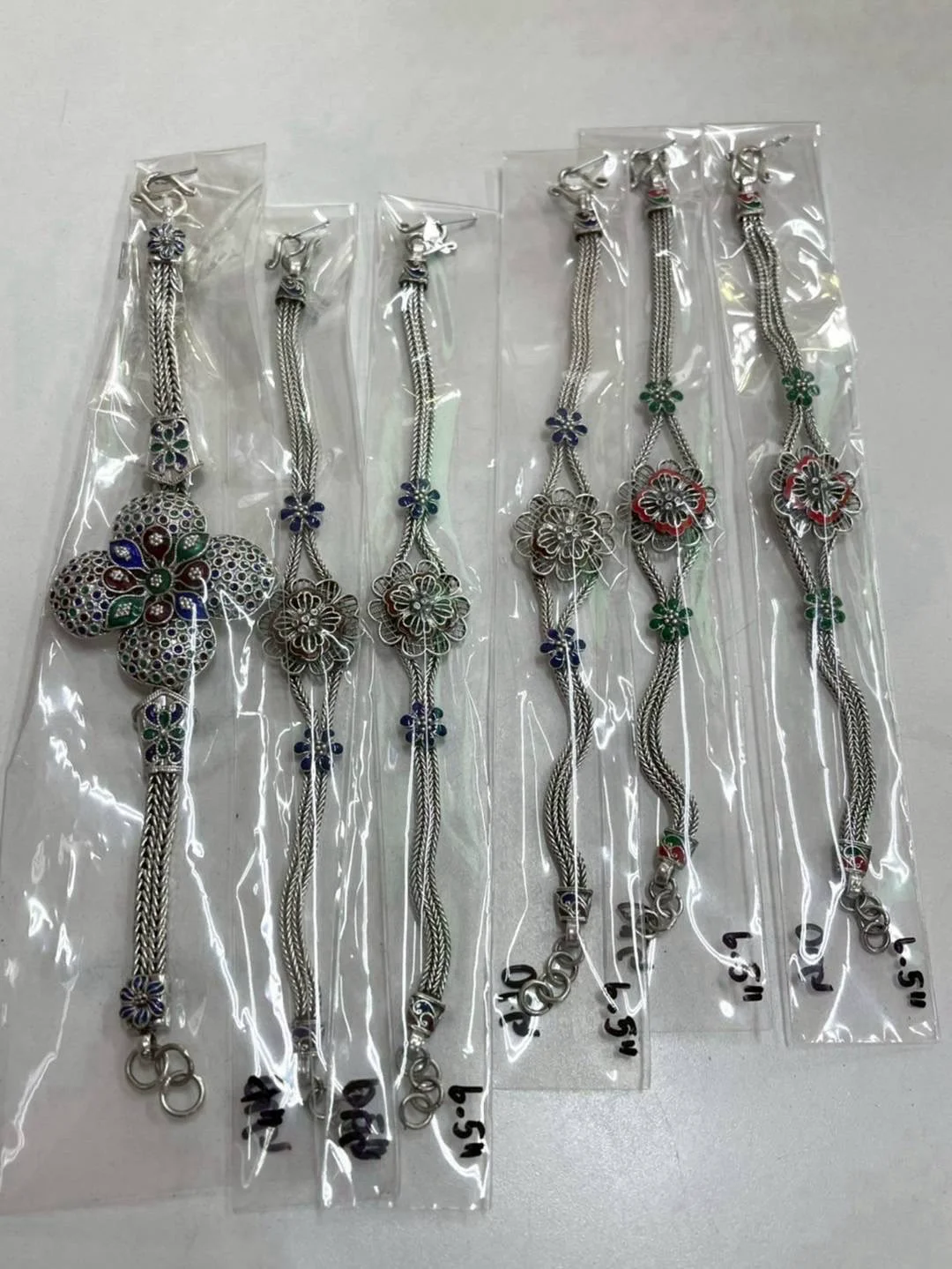 สร้อยข้อมือลงยาสุโขทัย