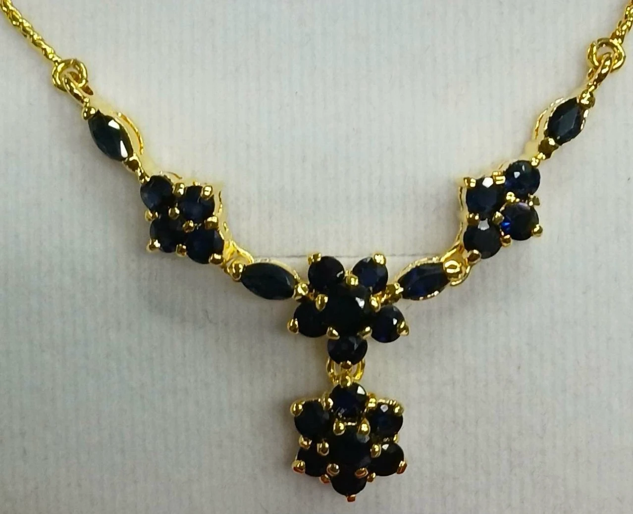สร้อยคอพลอยไพลินแท้